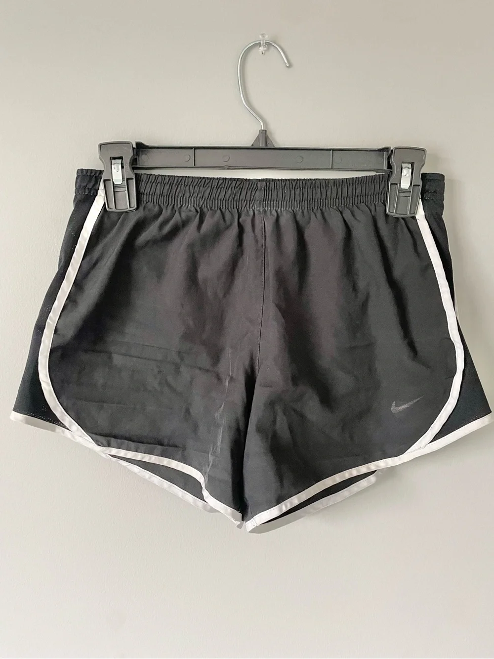Nike Lined Running Shorts Athletic Gym Training Black White 4” inseam Women's L - Picture 1 of 6